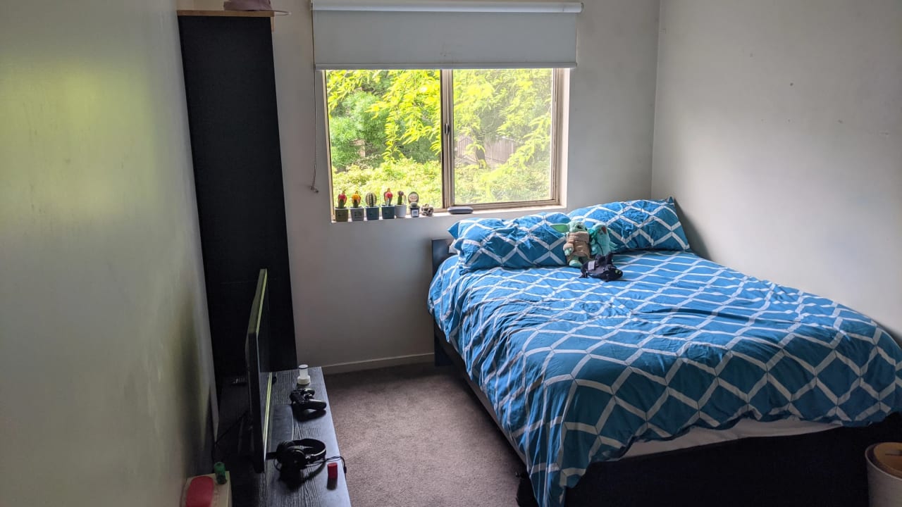 Unfurnished room with own bathroom