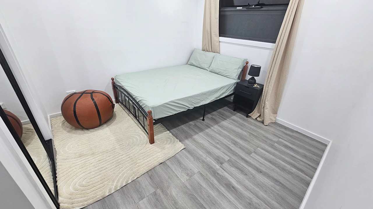 Room in a share house
