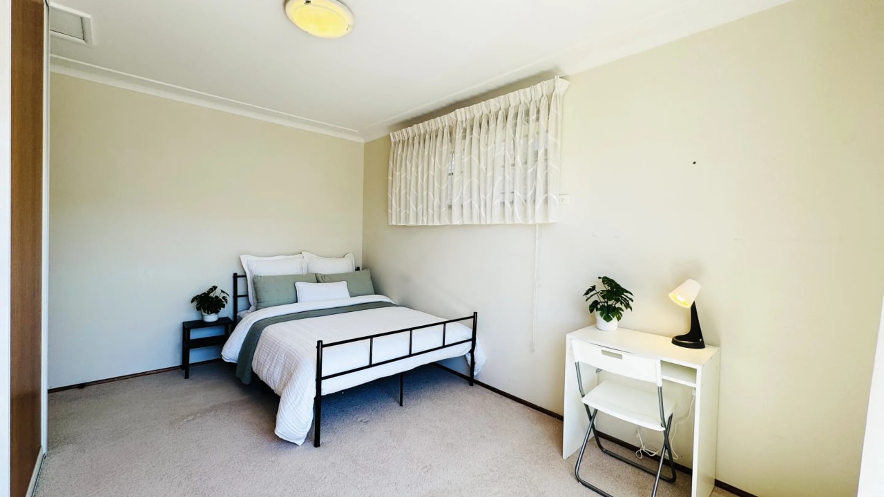 Furnished room in a flatshare