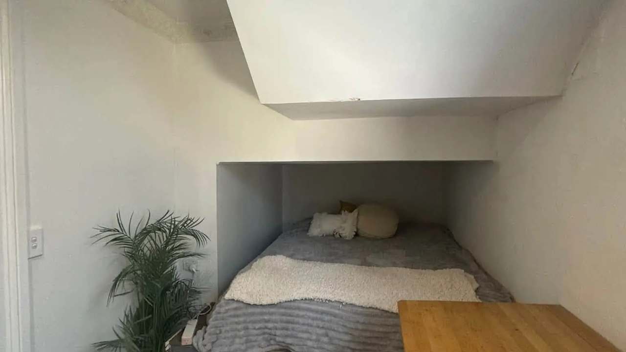 Furnished room in a share house