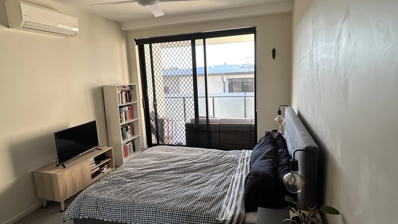 Unfurnished room with ensuite in a flatshare