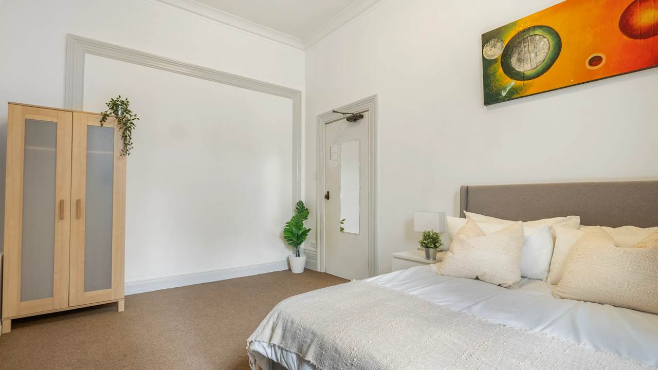Furnished room in a share house