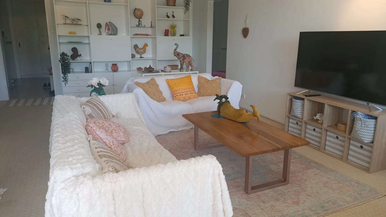 Furnished room in a flatshare