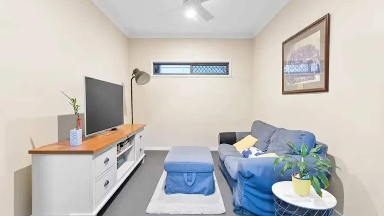 Room in a share house