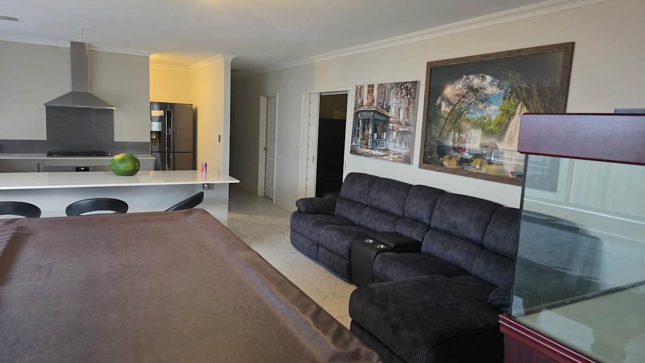 Room in a share house