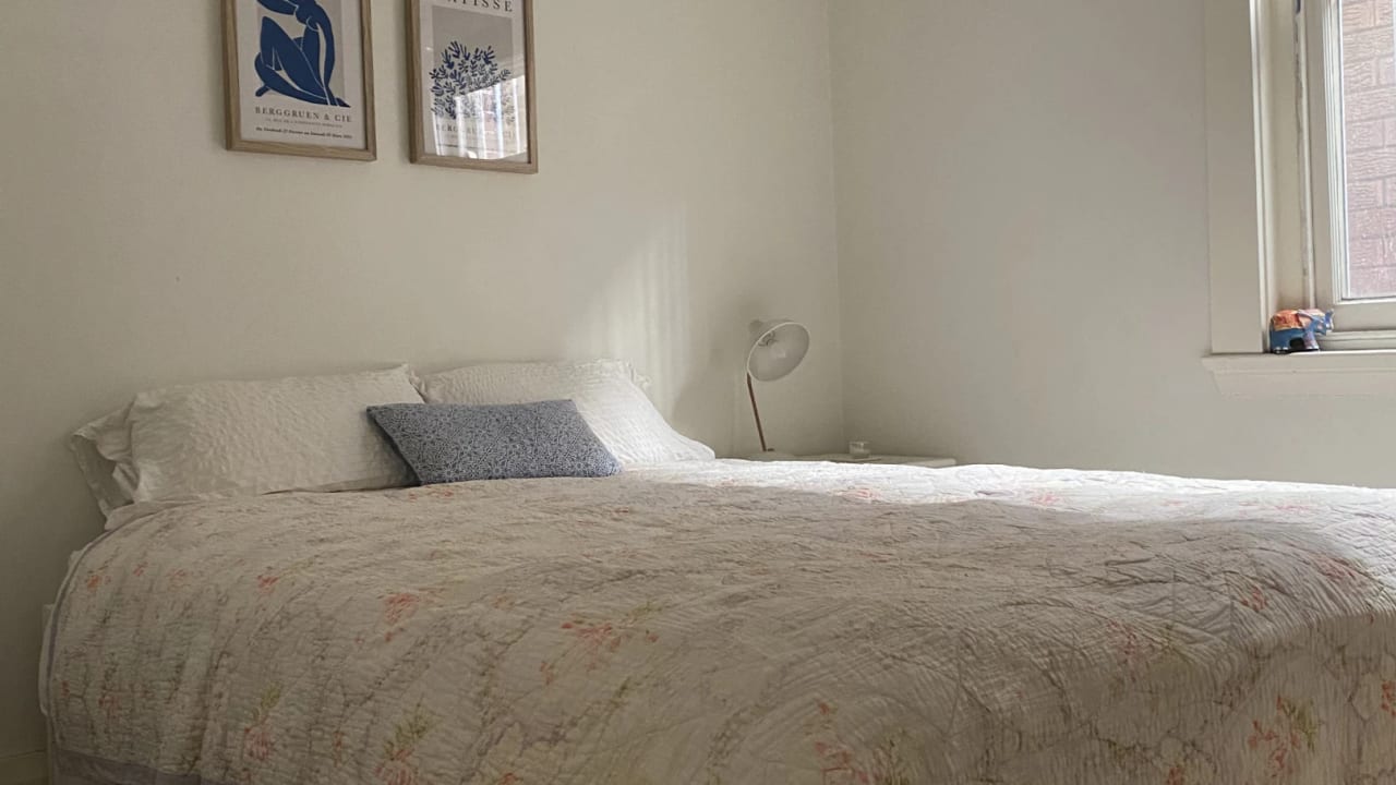 Furnished room in a flatshare