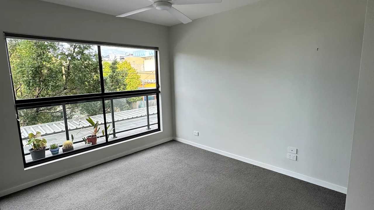 Unfurnished room with ensuite in a flatshare
