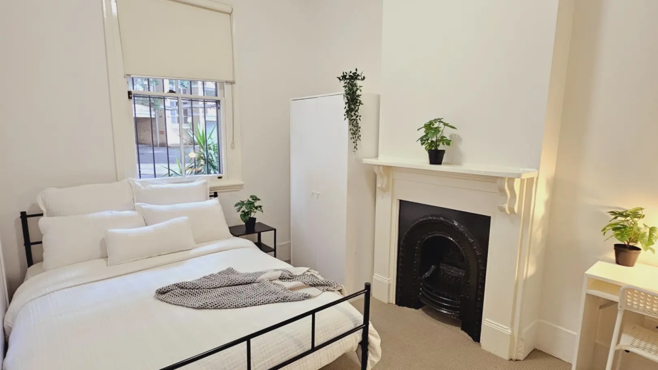 Furnished room in a flatshare