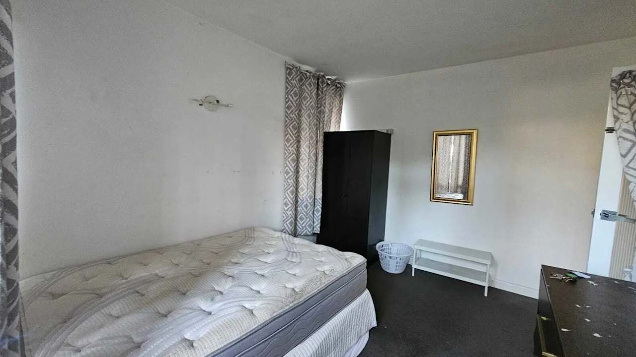 Room in a share house