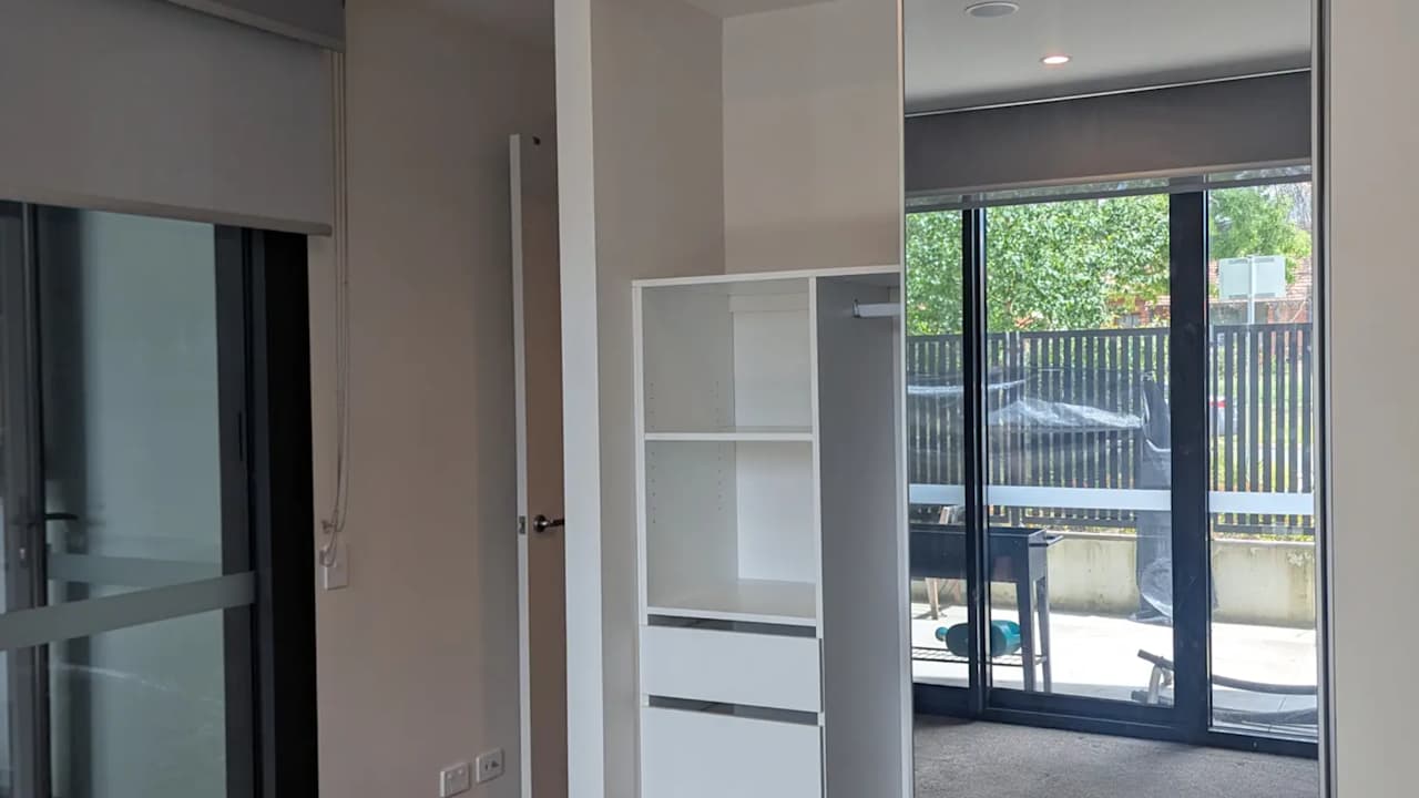 Unfurnished room with ensuite in a flatshare