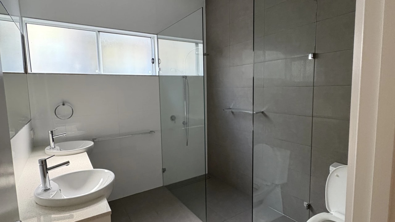 Unfurnished room in a flatshare