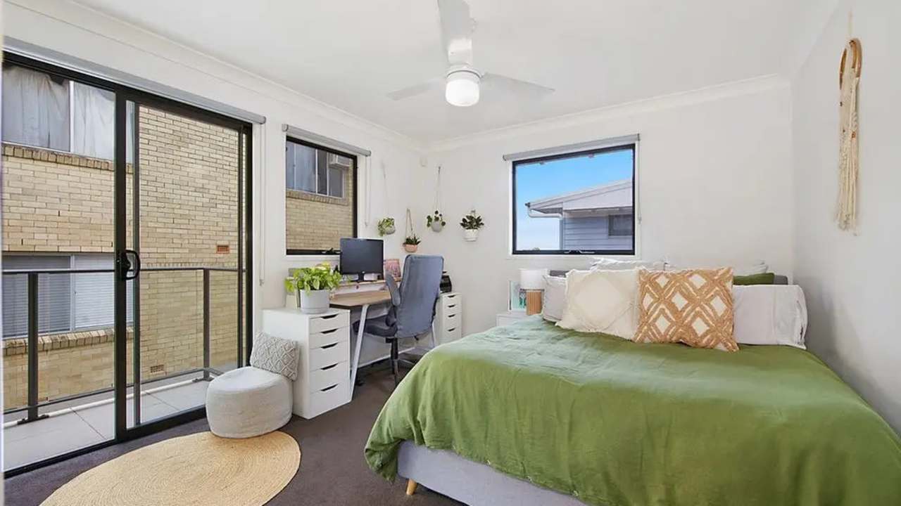 Unfurnished room with own bathroom