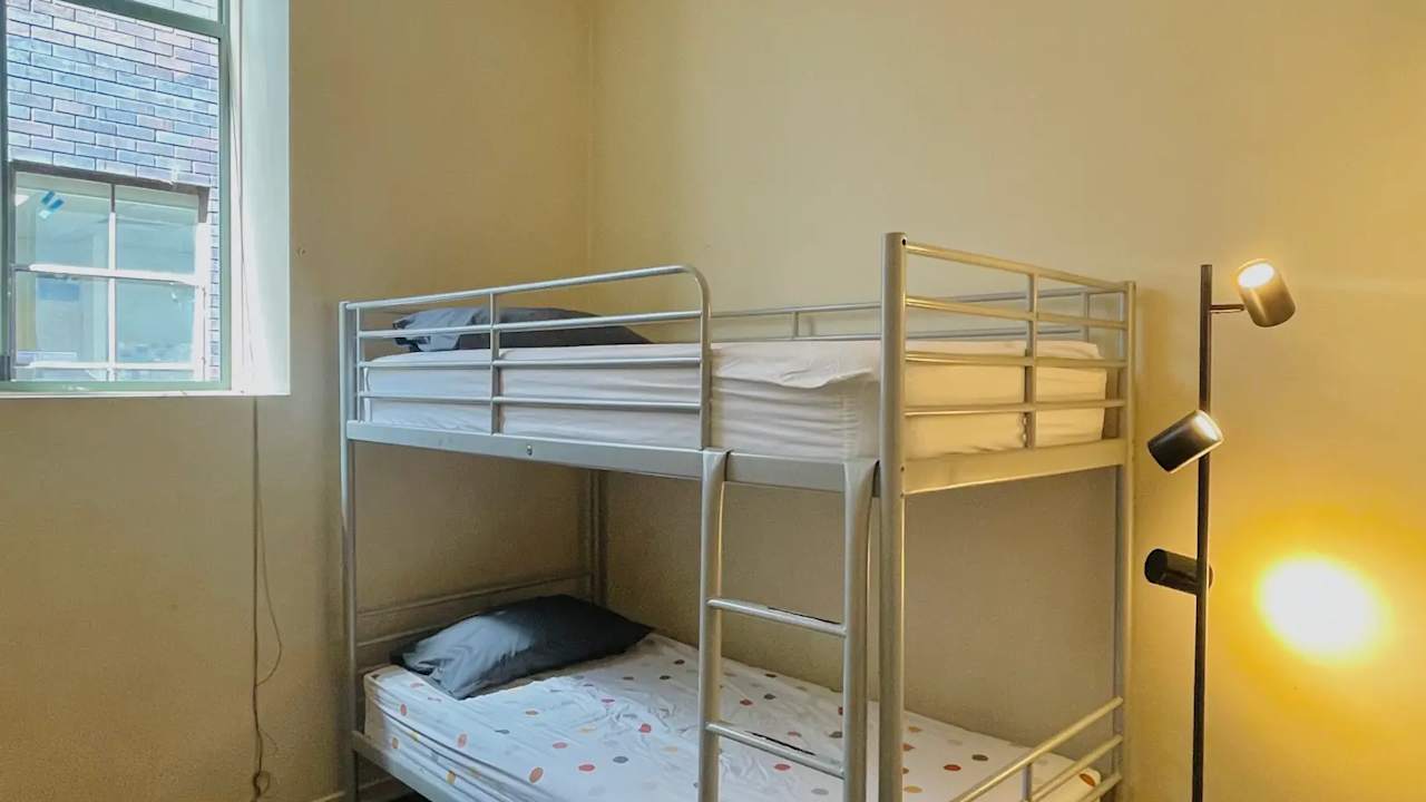 Furnished room in a flatshare