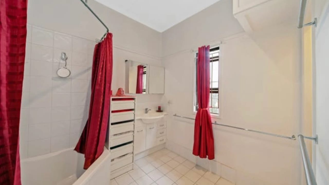 Room in a share house