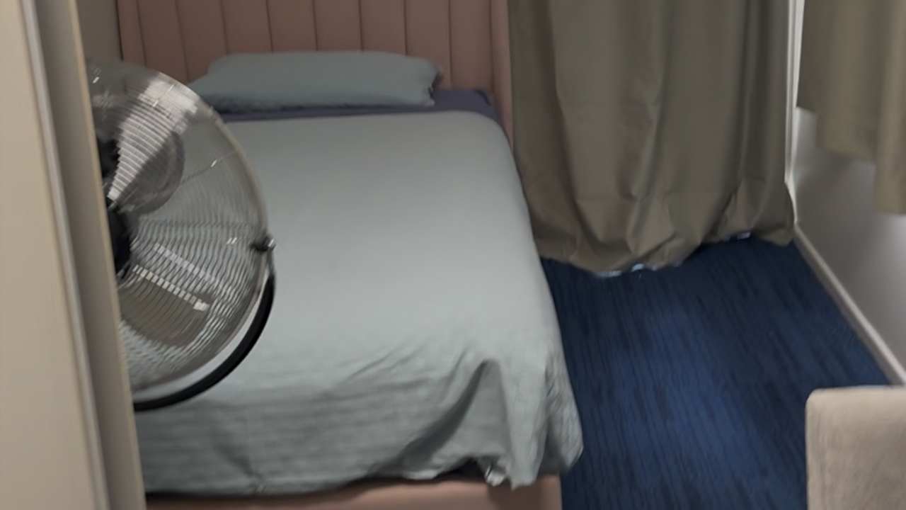 Furnished room in a share house