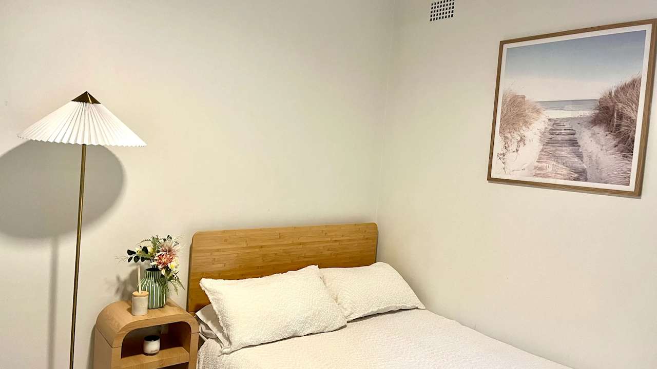 Furnished room in a flatshare