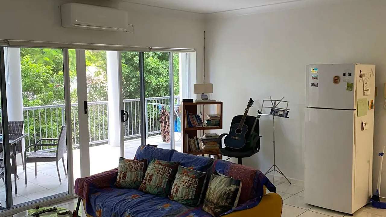 Furnished room with ensuite in a flatshare