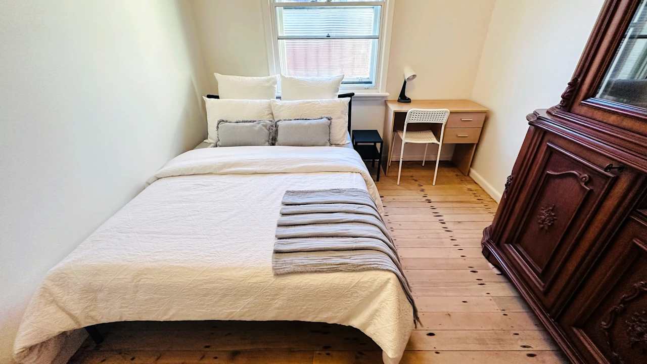 Furnished room in a share house