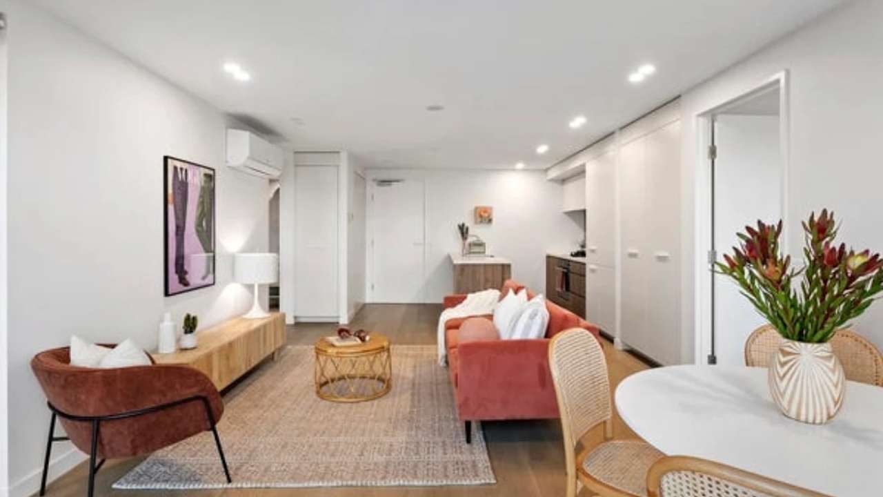 Unfurnished room with own bathroom