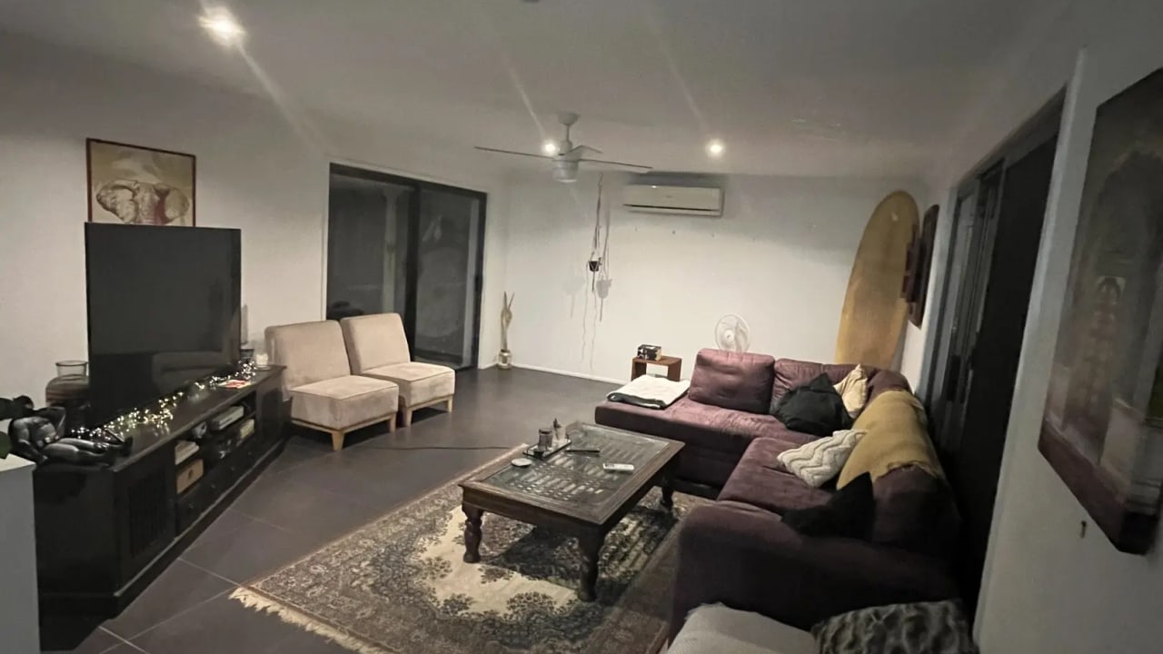 Furnished room in a share house