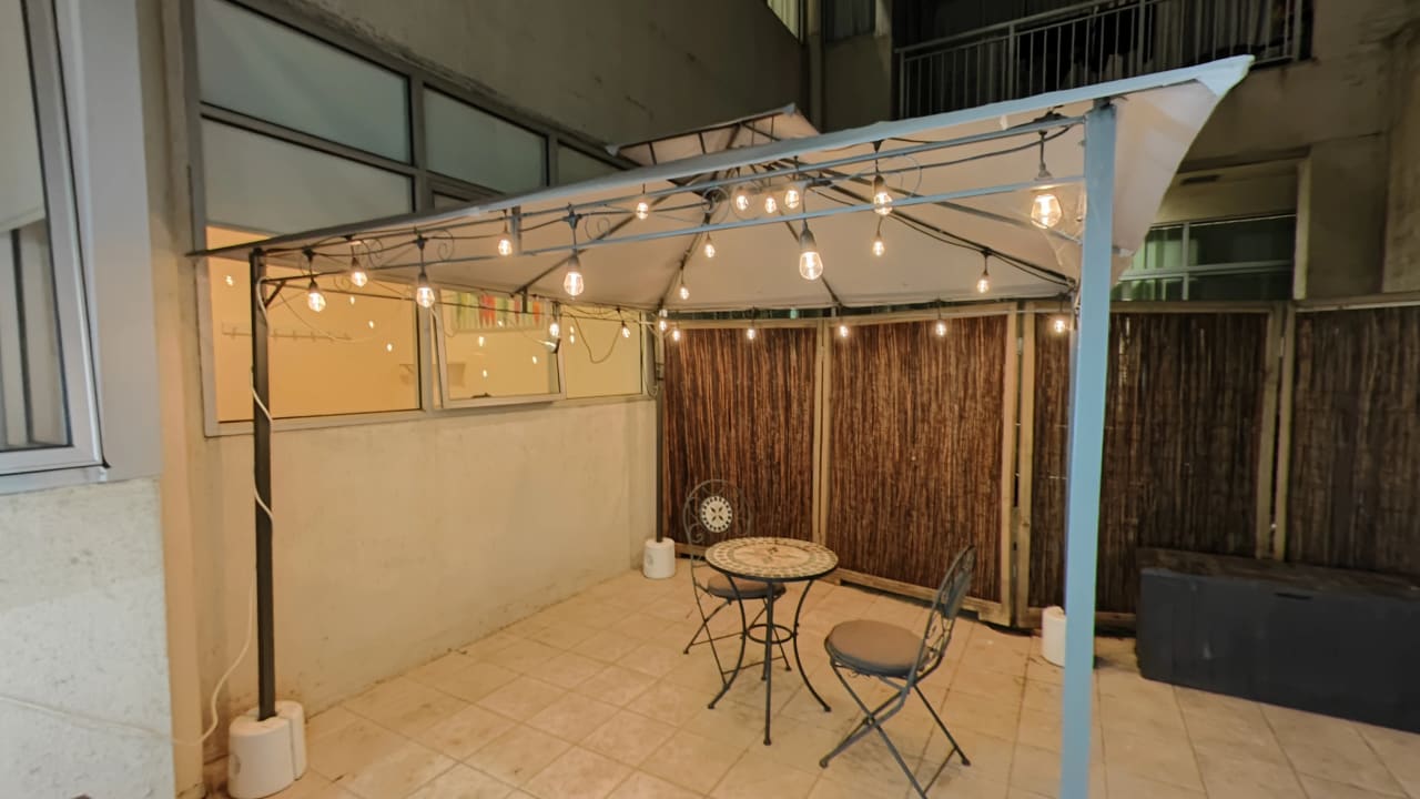 Furnished room in a share house