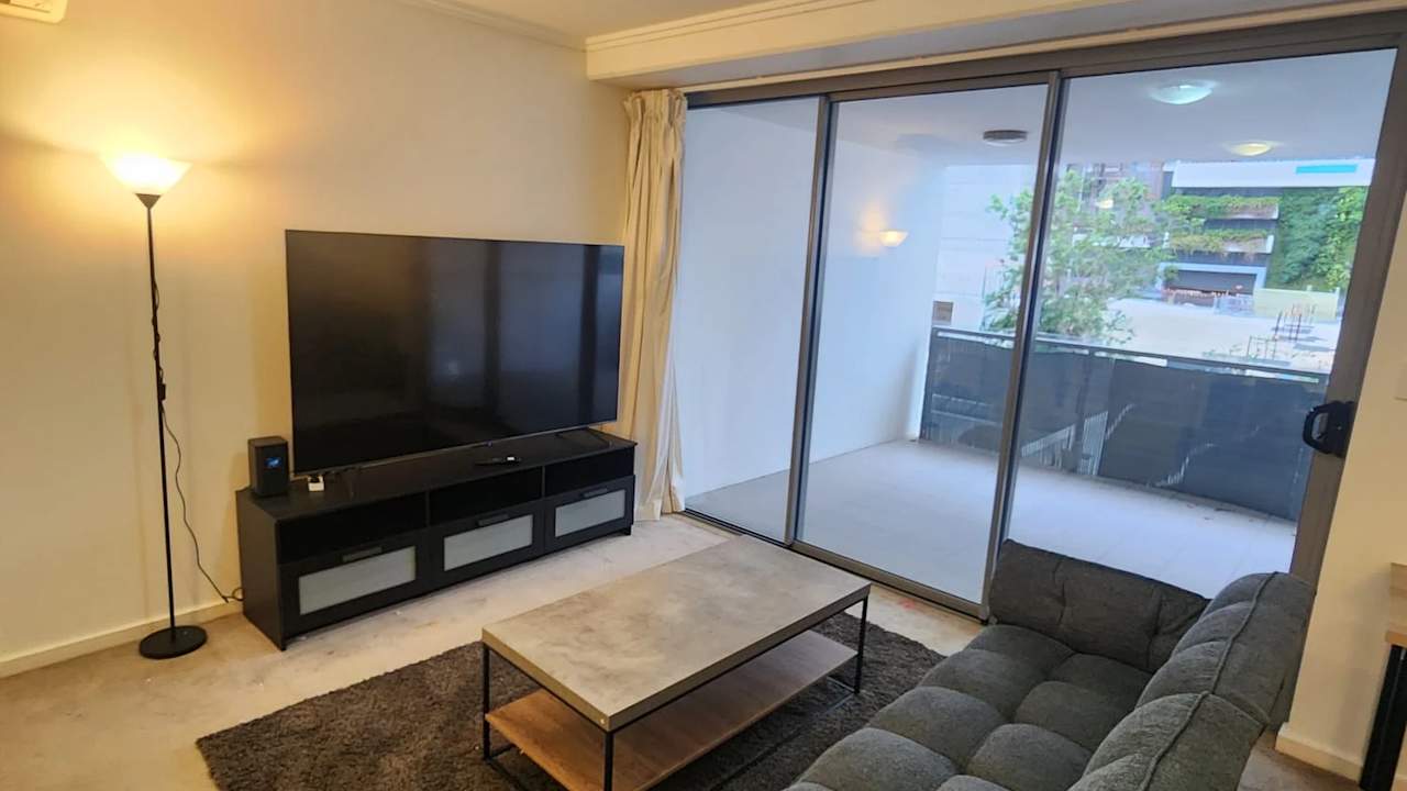 Furnished room with ensuite in a flatshare