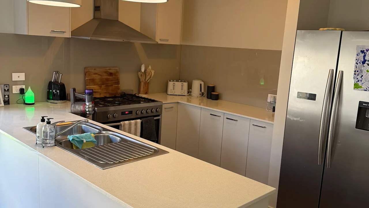 Room in a share house