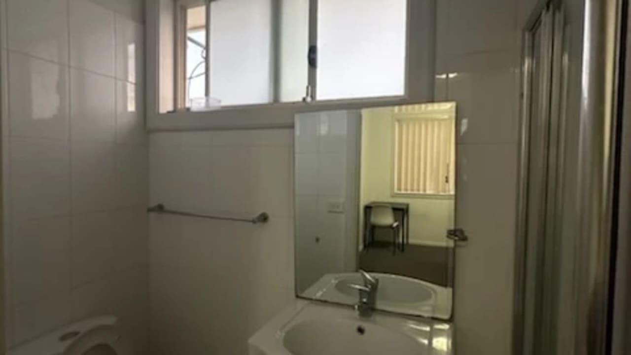 Furnished room with ensuite in a flatshare