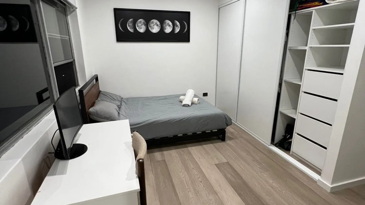 Furnished room with ensuite in a flatshare