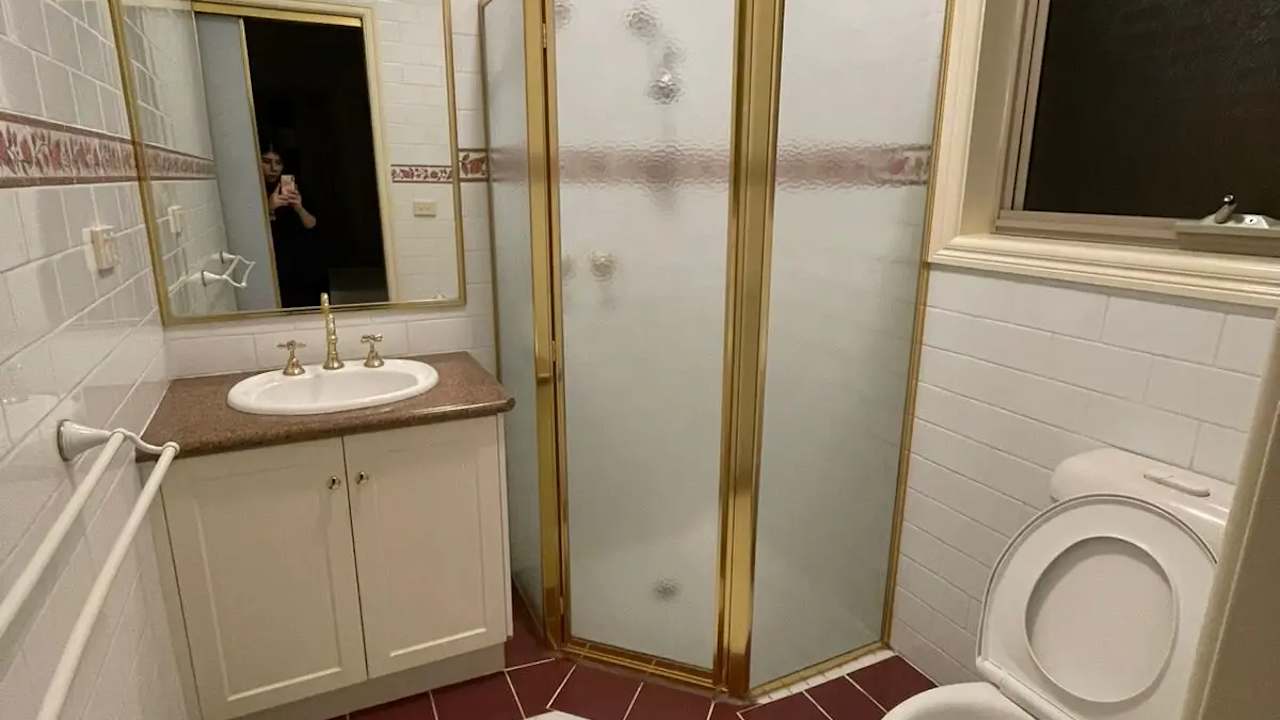 Furnished room with own bathroom