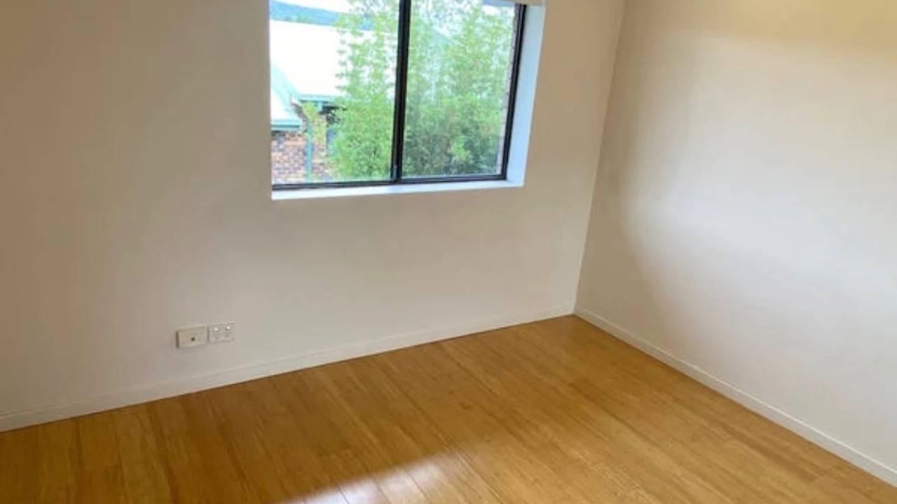 Unfurnished room in a flatshare