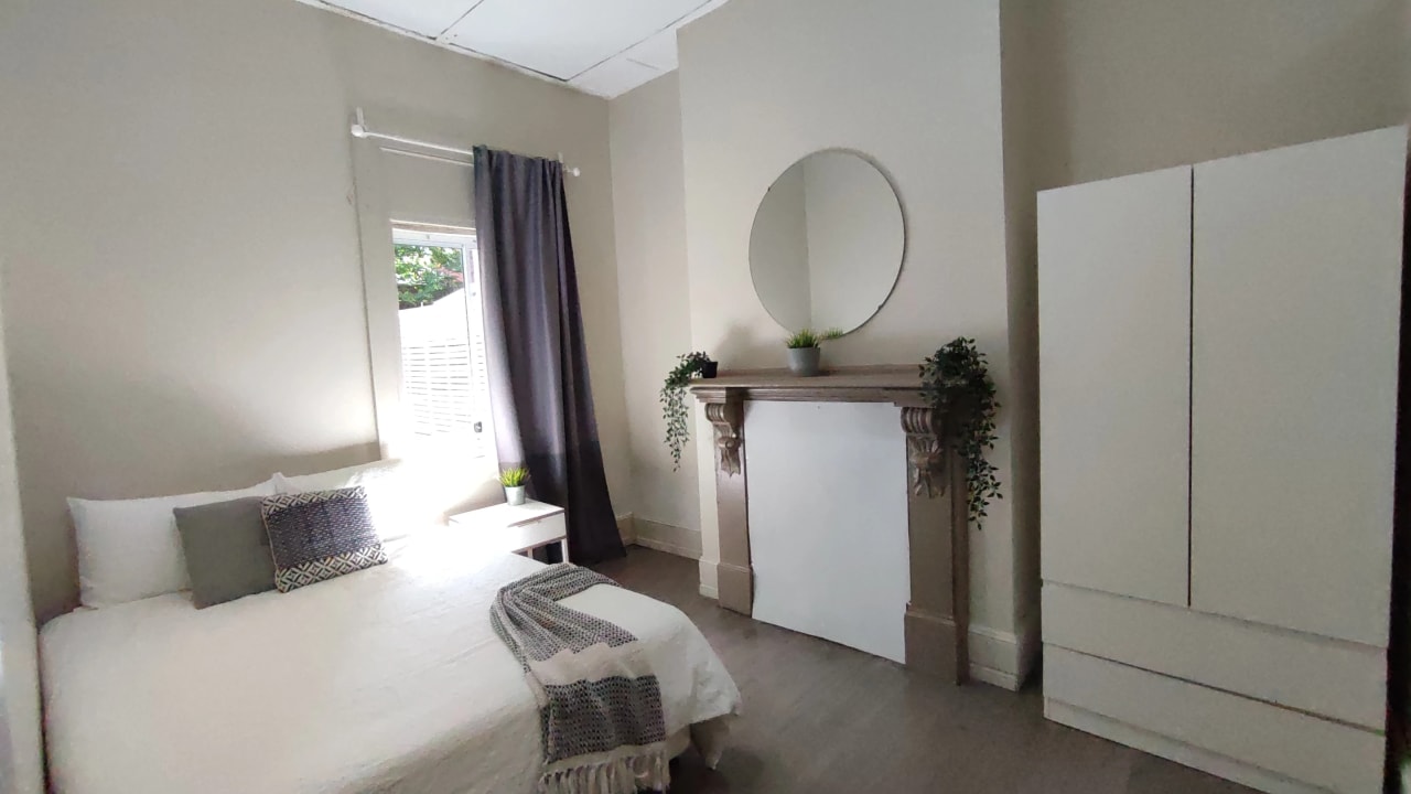 Furnished room in a share house