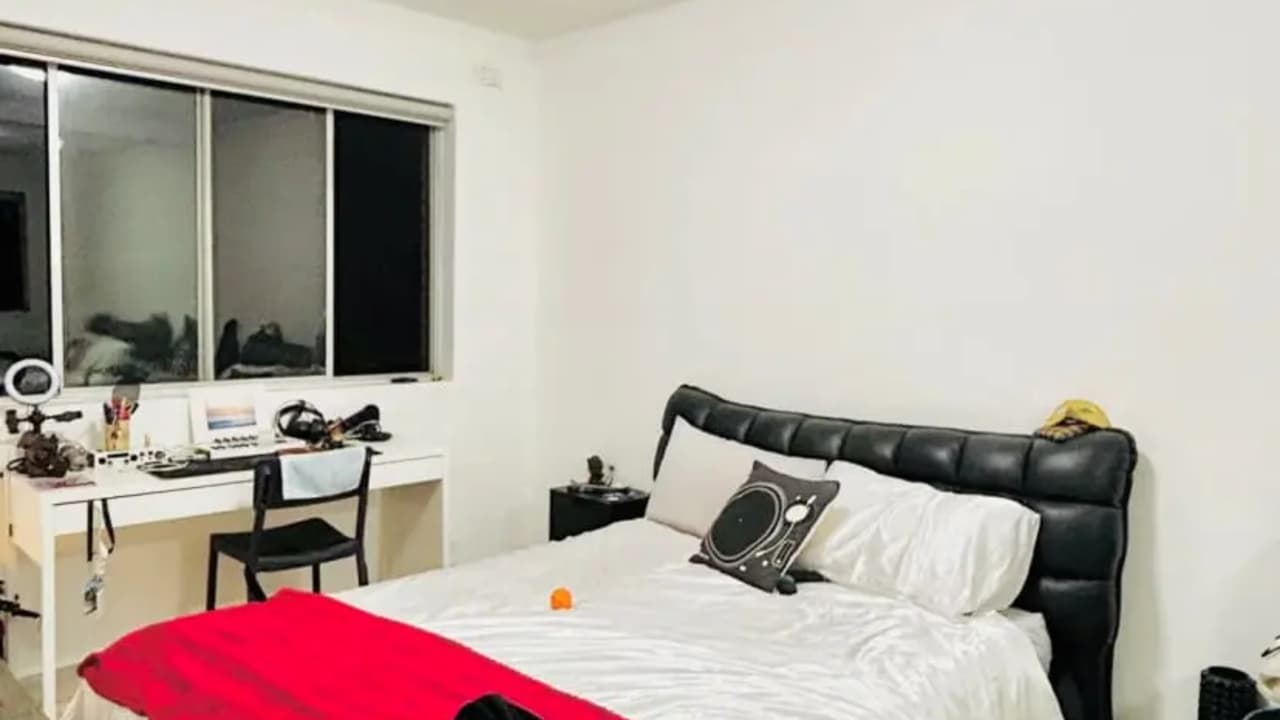 Furnished room in a flatshare