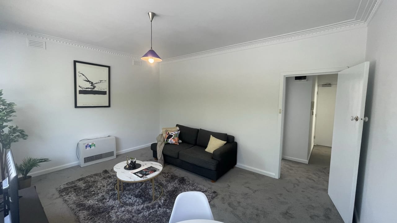 Furnished room in a flatshare