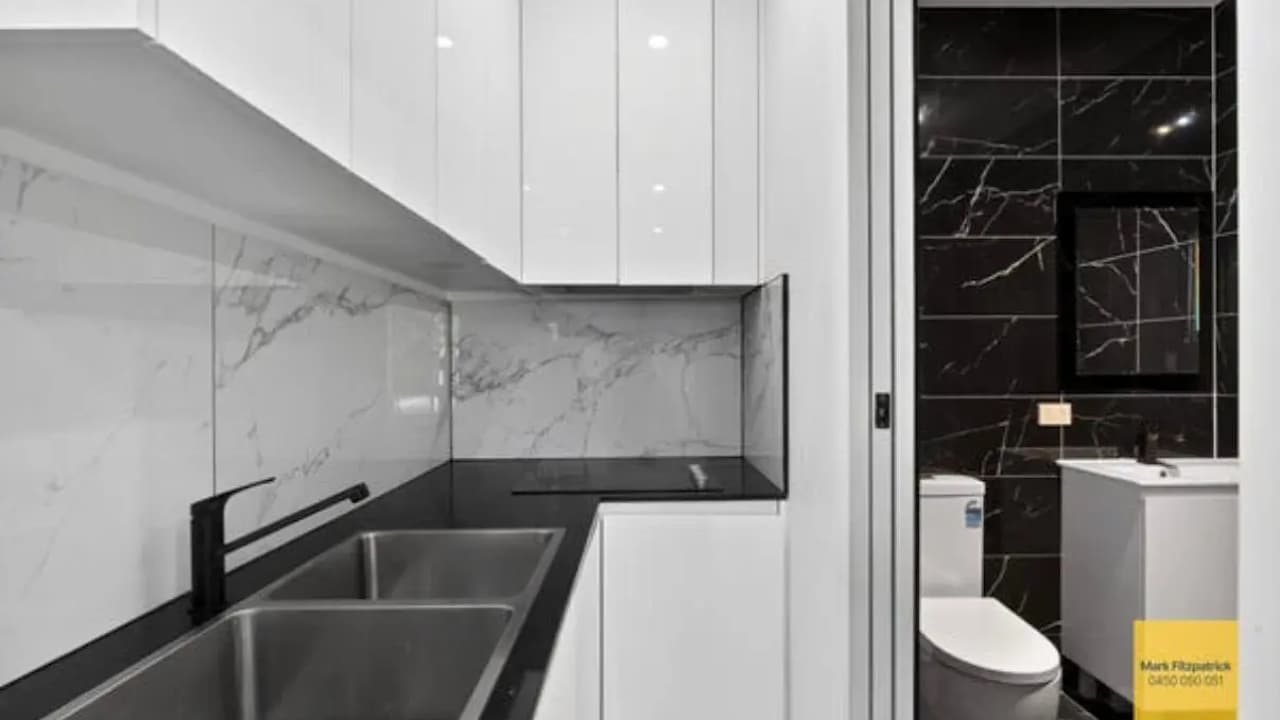Unfurnished room studio flat for rent