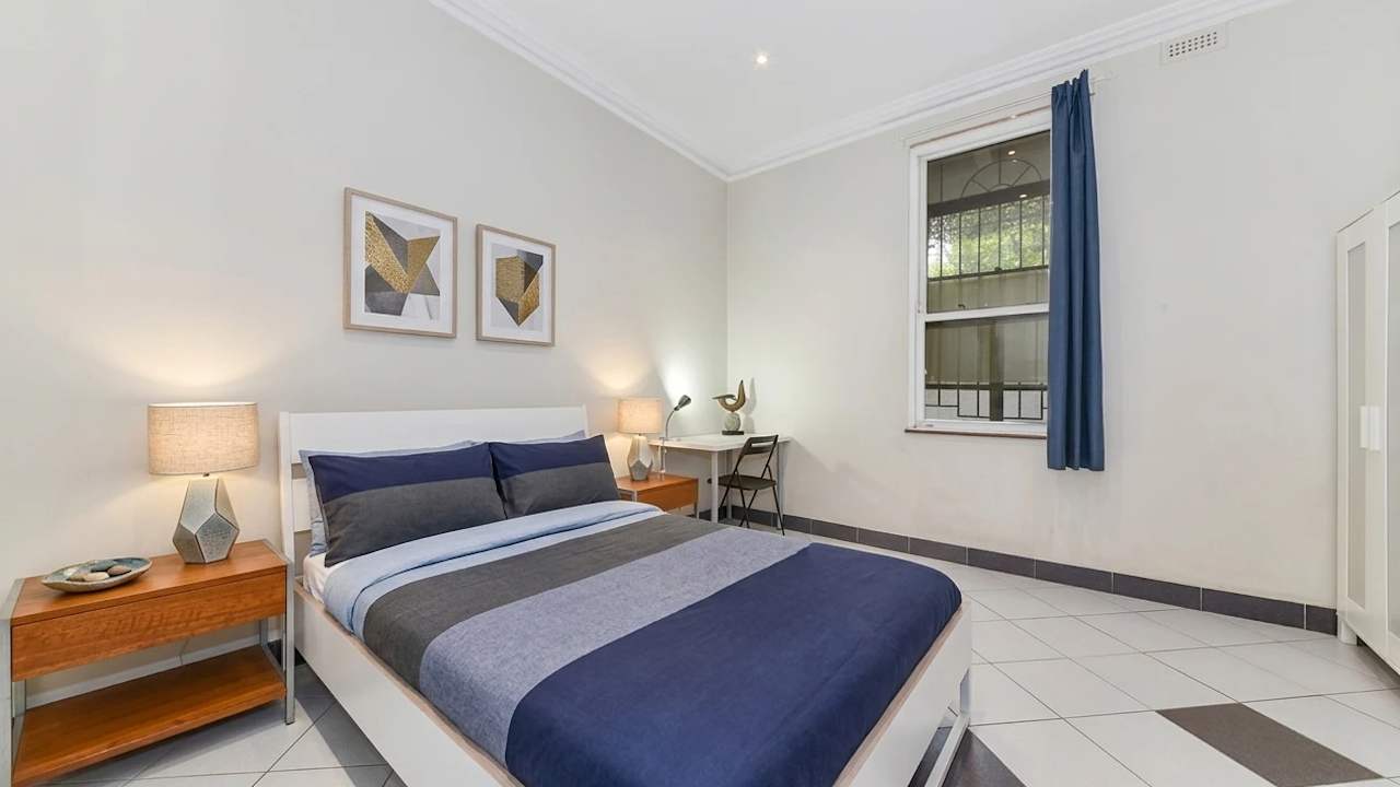 Furnished room in a flatshare