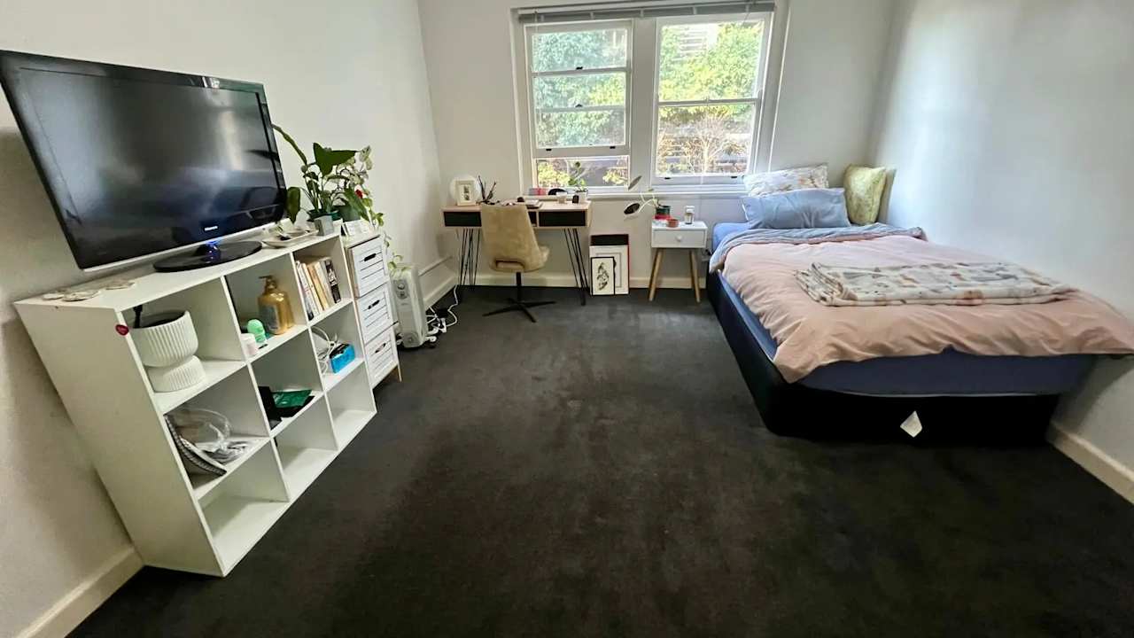Furnished room in a flatshare