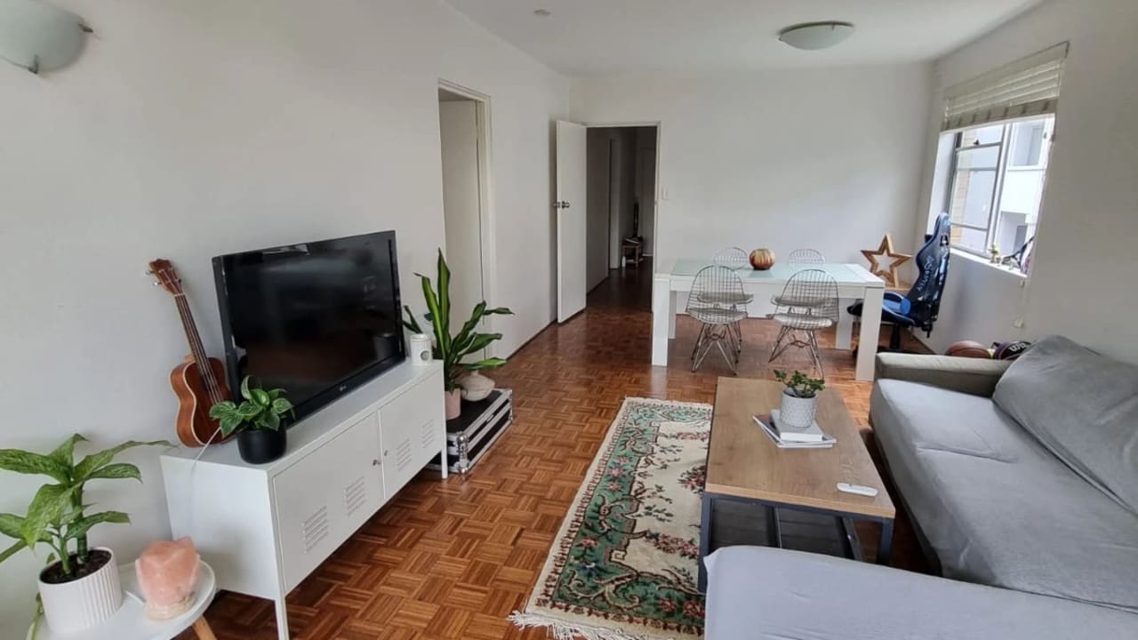 Furnished room with ensuite in a flatshare