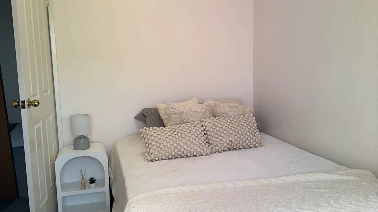 Furnished room in a share house
