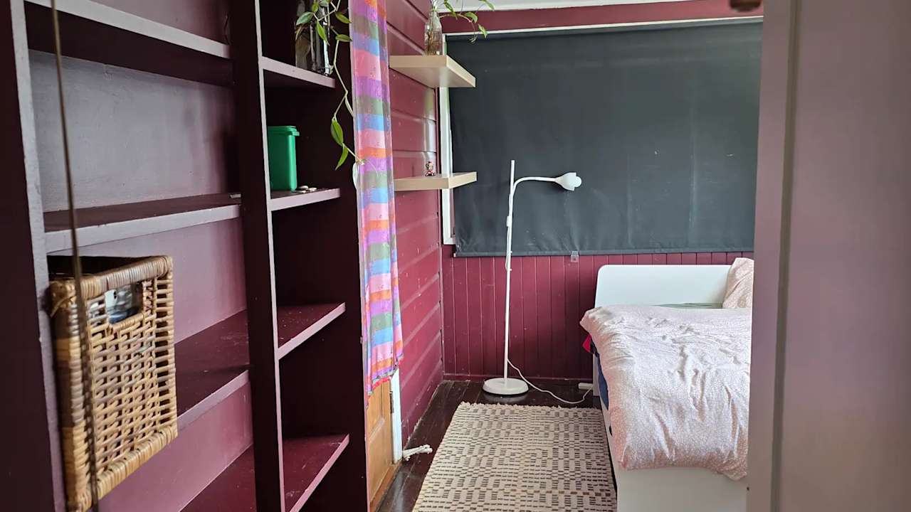 Furnished room in a share house