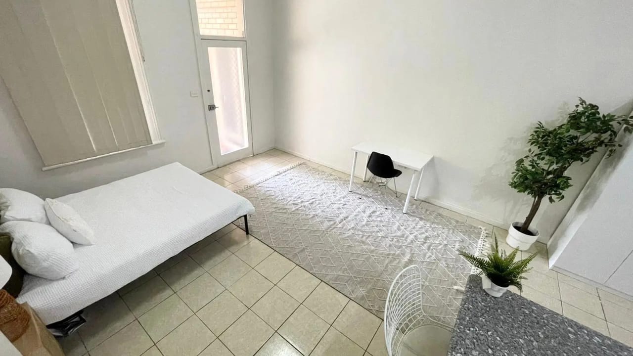 Room studio flat for rent