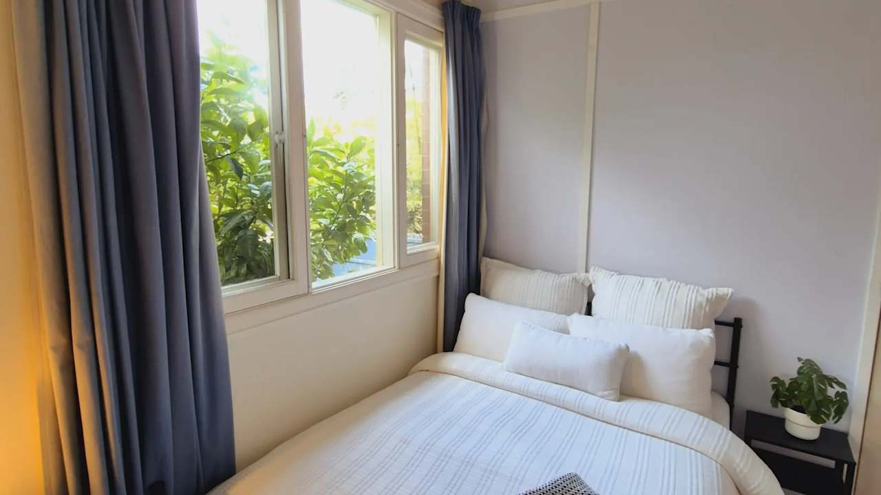 Furnished room in a share house