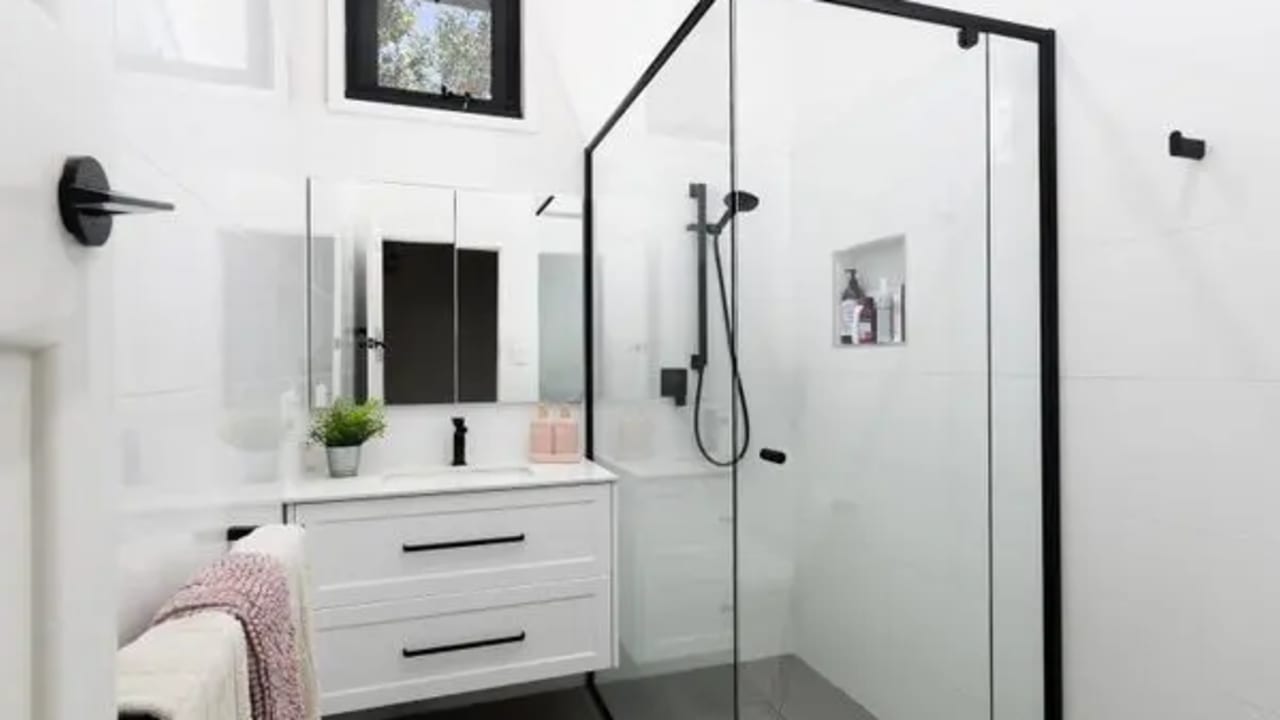 Room with ensuite in a share house