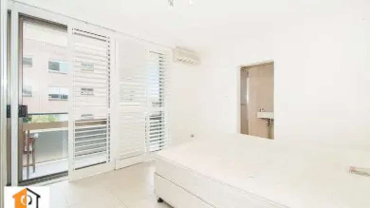 Unfurnished room in a flatshare