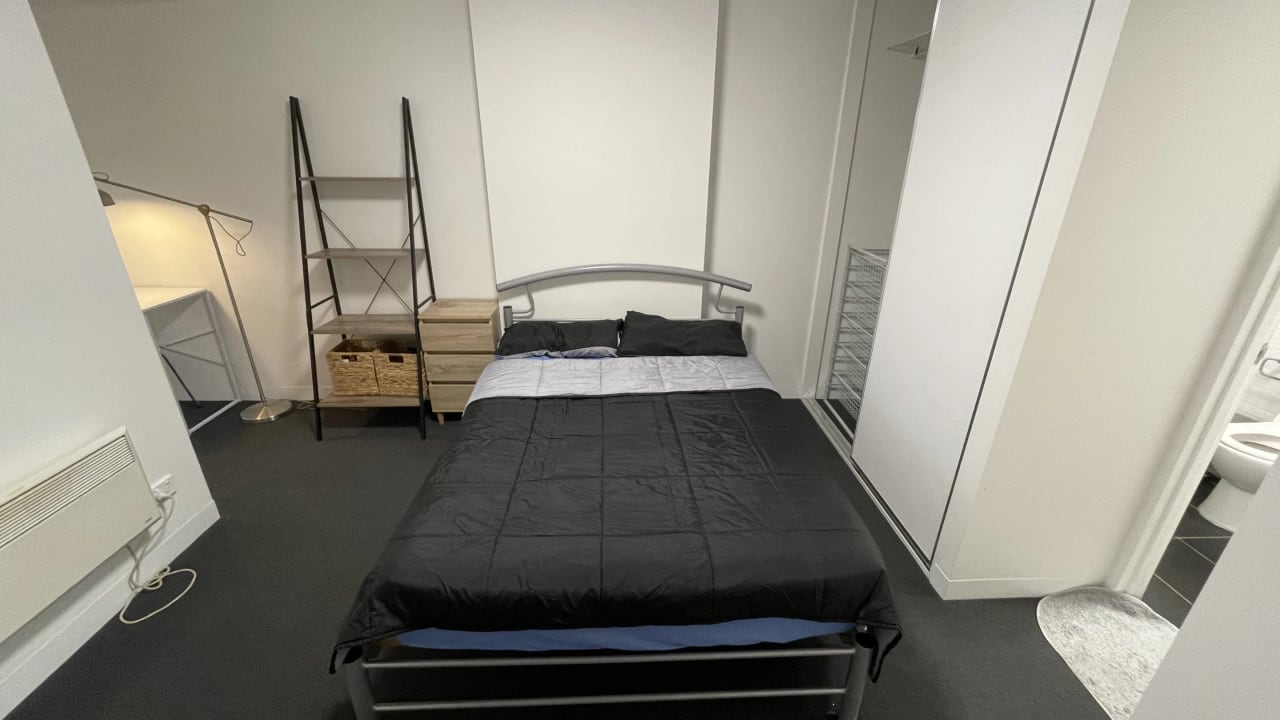 Furnished room with ensuite in a flatshare