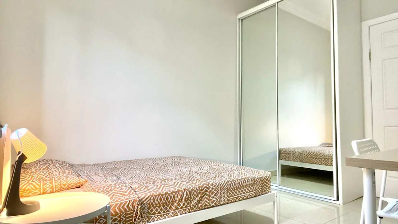 Furnished room in a share house