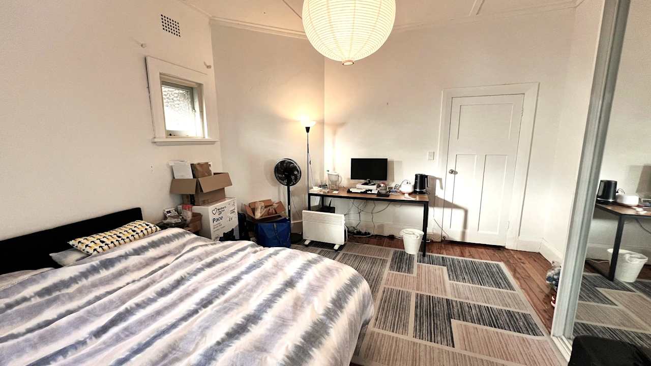 Furnished room in a share house