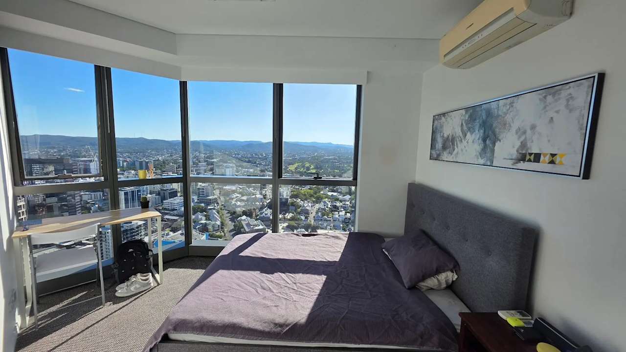 Furnished room in a flatshare
