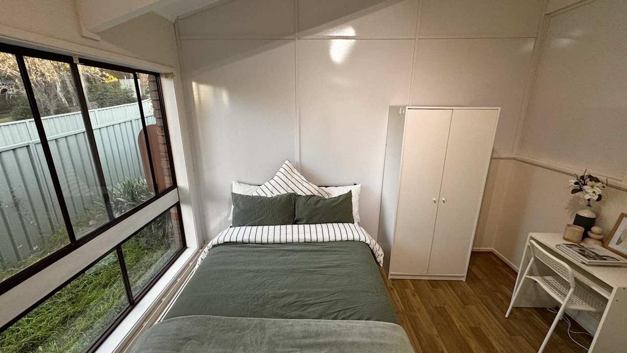 Furnished room in a flatshare