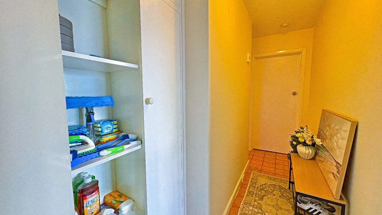Furnished room in a flatshare